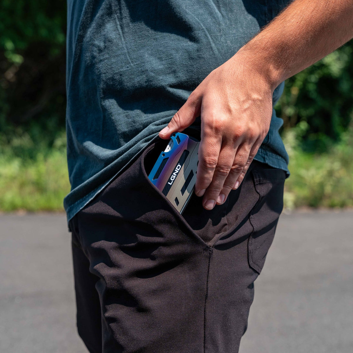 Front pocket. Zero bulge.